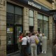 Customers queue up to withdraw deposits from Northern Rock in 2007